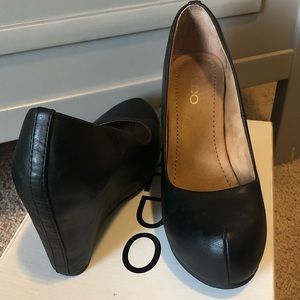 Wedge platform Aldo black faux leather
